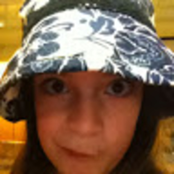 Meet your Posher, Olivia - Picture 1 of 1